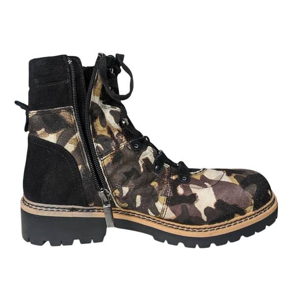 Me‎ Too Genuine Leather Santos Combat Boots Camo Suede 7M Memory Foam Padded - Picture 15 of 16